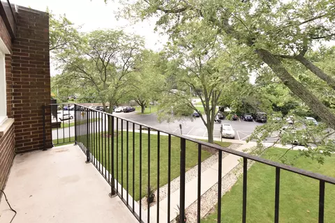 1430 Sandstone Dr #302, Wheeling, IL 60090 photo 13