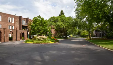 1430 Sandstone Dr #302, Wheeling, IL 60090 photo 2