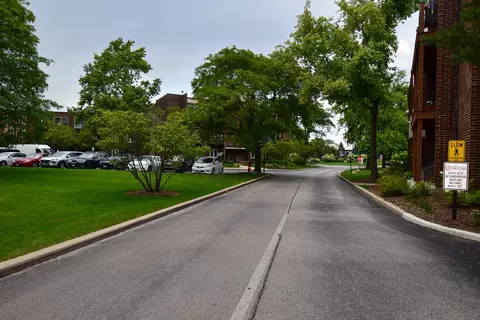 1430 Sandstone Dr #302, Wheeling, IL 60090 photo 4