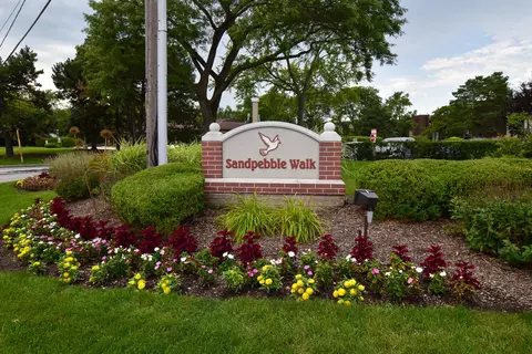 1430 Sandstone Dr #302, Wheeling, IL 60090 photo 3