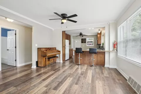 Living - 2808 Ridge Rd, Lansing, IL 60438 photo 3 of 4