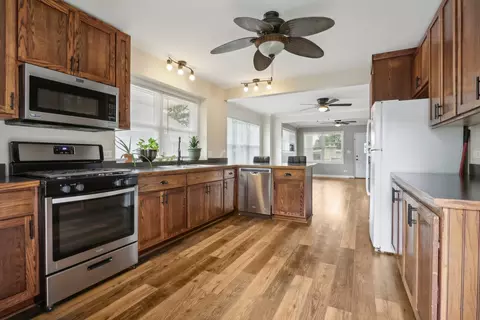 Kitchen - 2808 Ridge Rd, Lansing, IL 60438 photo 4 of 4