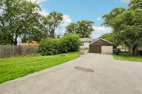 Exterior - 2808 Ridge Rd, Lansing, IL 60438 photo 6 of 8