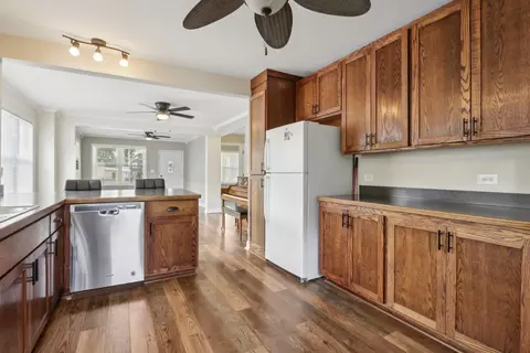 Kitchen - 2808 Ridge Rd, Lansing, IL 60438 photo 3 of 4