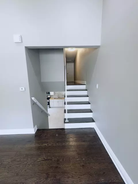 Entry Way - 928 W 115th Pl, Chicago, IL 60643 photo 1 of 2