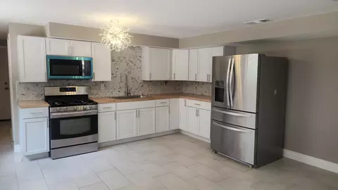 Kitchen - 928 W 115th Pl, Chicago, IL 60643 photo 2 of 2