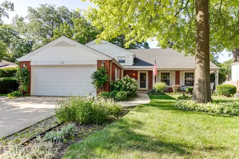 402 W Victoria Ln, Arlington Heights, IL 60005