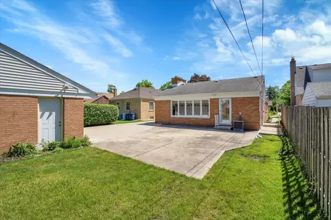 914 Jeannette St, Des Plaines, IL 60016 photo 32