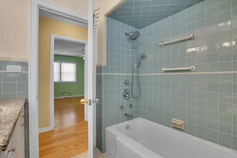 914 Jeannette St, Des Plaines, IL 60016 photo 14