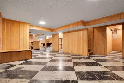 914 Jeannette St, Des Plaines, IL 60016 photo 21