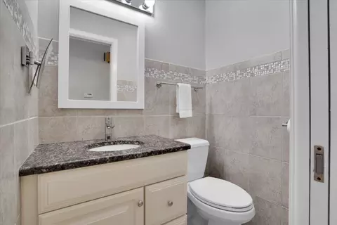 914 Jeannette St, Des Plaines, IL 60016 photo 10