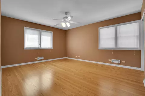 914 Jeannette St, Des Plaines, IL 60016 photo 15