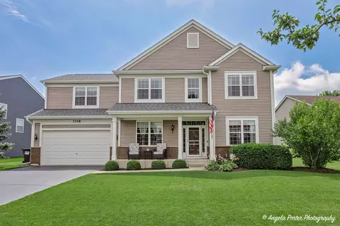 1718 Cashel Ln, Mchenry, IL 60050