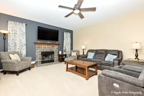 1718 Cashel Ln, Mchenry, IL 60050 photo 12