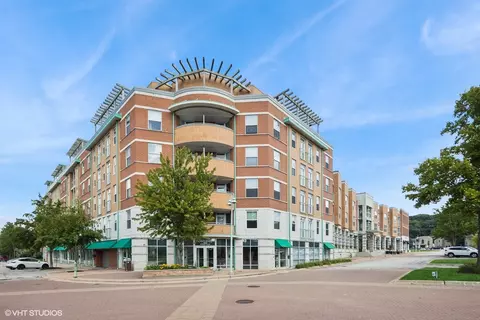 400 Village Cir #101, Willow Springs, IL 60480
