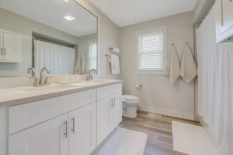 Bath - 7748 S 78th Ave, Bridgeview, IL 60455 photo 1 of 3