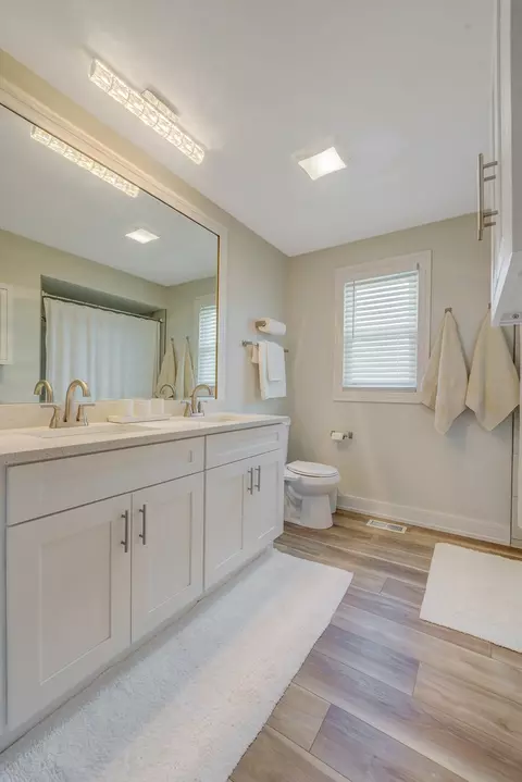 Bath - 7748 S 78th Ave, Bridgeview, IL 60455 photo 2 of 3