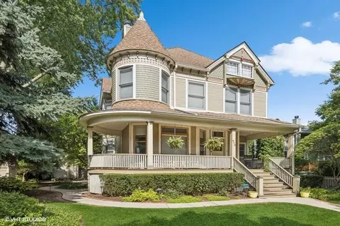 413 Wisconsin Ave #B, Oak Park, IL 60302