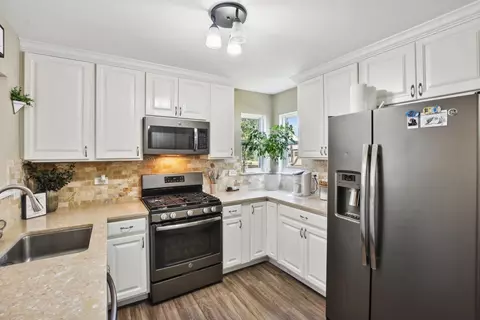 Kitchen - 2303 Carpenter Ave, Plainfield, IL 60586 photo 1 of 3