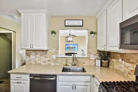 Kitchen - 2303 Carpenter Ave, Plainfield, IL 60586 photo 3 of 3