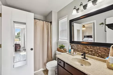 Bath - 2303 Carpenter Ave, Plainfield, IL 60586 photo 2 of 2