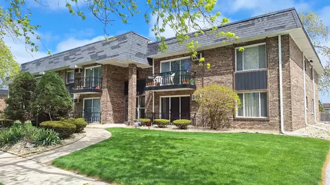 18211 Hart Dr #3B, Homewood, IL 60430