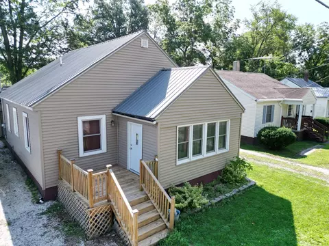 416 N 8th St, Watseka, IL 60970