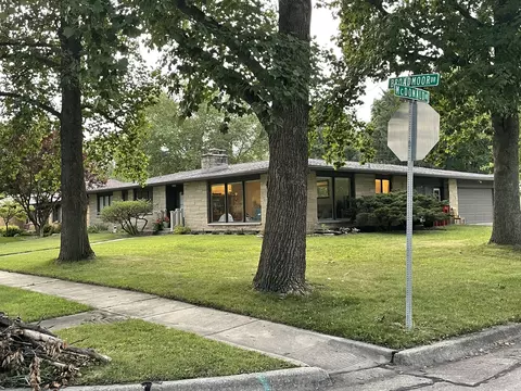 1008 Broadmoor Dr, Champaign, IL 61821