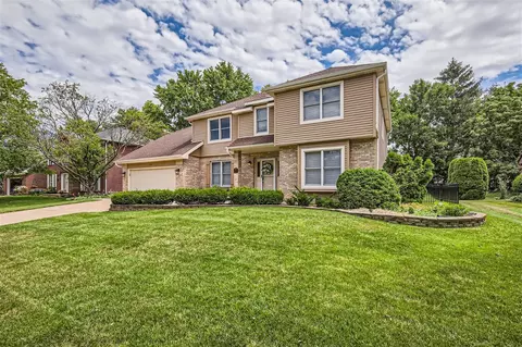 7617 Queens Ct, Downers Grove, IL 60516