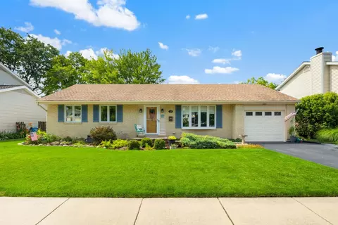 109 W Suffield Dr, Arlington Heights, IL 60004