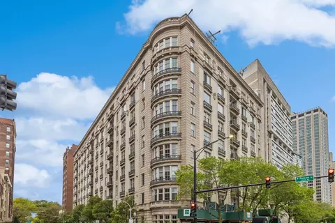 3400 N Lake Shore Dr #3EF, Chicago, IL 60657