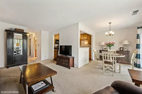 1117 Scanlon Dr #C2, Wheeling, IL 60090 photo 4