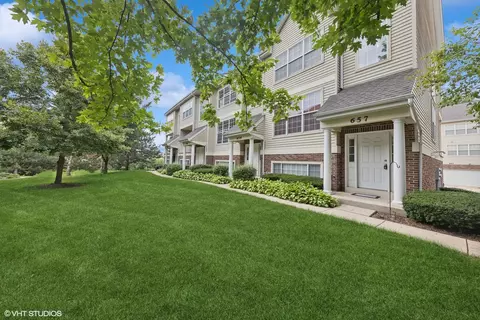 657 Pheasant Trl #657, Saint Charles, IL 60174