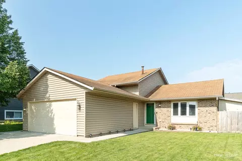 Exterior - 930 Mocassin Ct, Carol Stream, IL 60188 photo 3 of 9