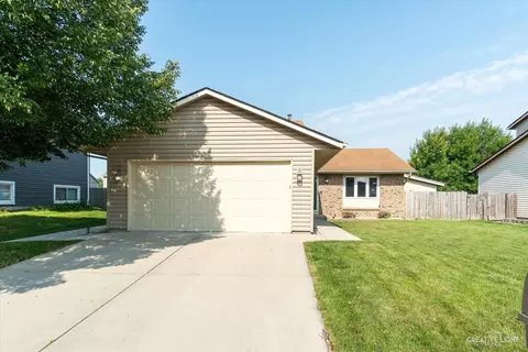 930 Mocassin Ct, Carol Stream, IL 60188