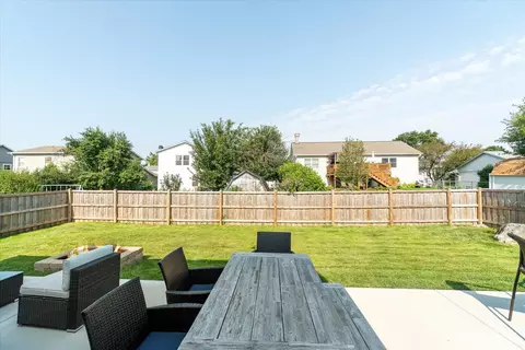 Exterior - 930 Mocassin Ct, Carol Stream, IL 60188 photo 7 of 9