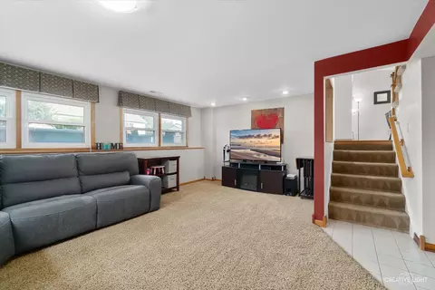 Other - 930 Mocassin Ct, Carol Stream, IL 60188 photo 2 of 7