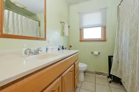 2511 Eisenhower Dr, Des Plaines, IL 60018 photo 9