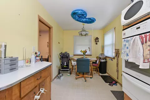 2511 Eisenhower Dr, Des Plaines, IL 60018 photo 5