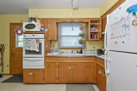 2511 Eisenhower Dr, Des Plaines, IL 60018 photo 4