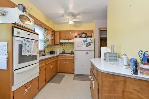2511 Eisenhower Dr, Des Plaines, IL 60018 photo 6