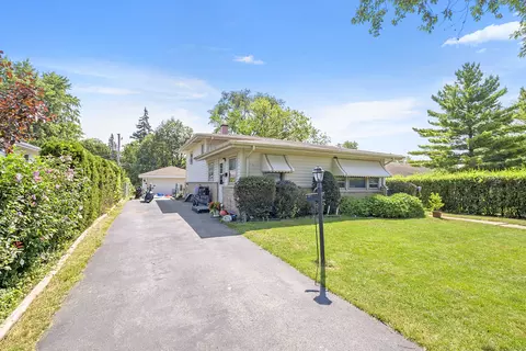 2511 Eisenhower Dr, Des Plaines, IL 60018