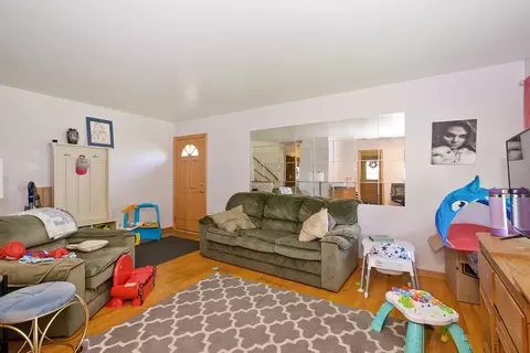 2511 Eisenhower Dr, Des Plaines, IL 60018 photo 3