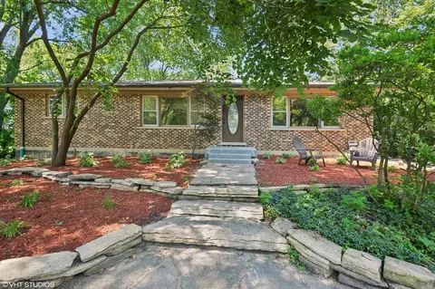 744 Hazelwood Dr, Northbrook, IL 60062