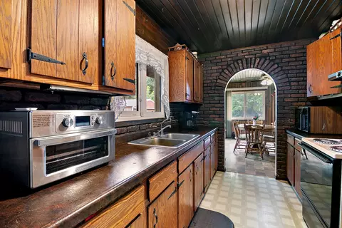 Kitchen - 418 S 5000w Rd, Kankakee, IL 60901 photo 2 of 2