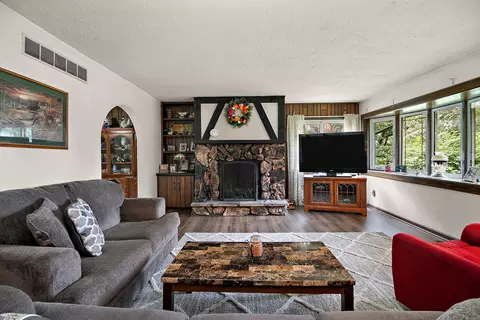 Living - 418 S 5000w Rd, Kankakee, IL 60901 photo 2 of 4