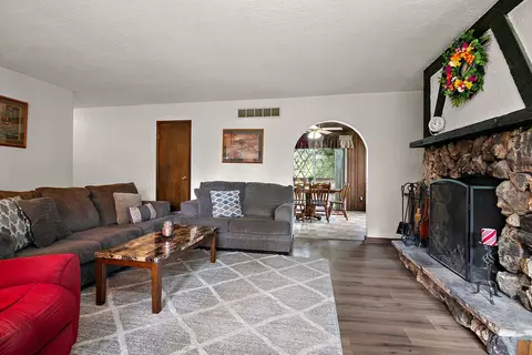 Living - 418 S 5000w Rd, Kankakee, IL 60901 photo 4 of 4