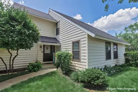 653 Mitchell Ct, Gurnee, IL 60031