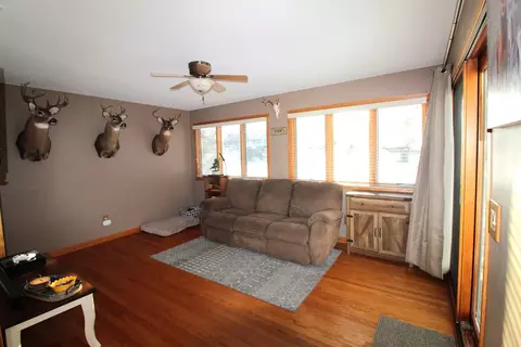 Living - 1101 Hanley St, Mchenry, IL 60050 photo 1 of 4