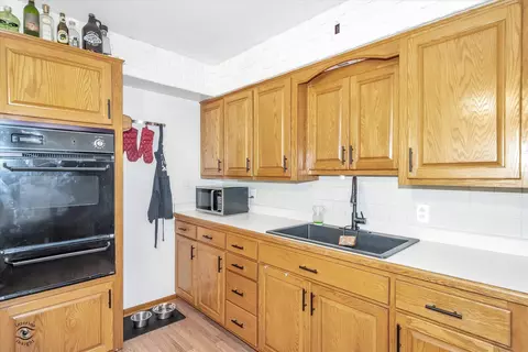 Kitchen - 1680 S 5th Ave, Kankakee, IL 60901 photo 3 of 4